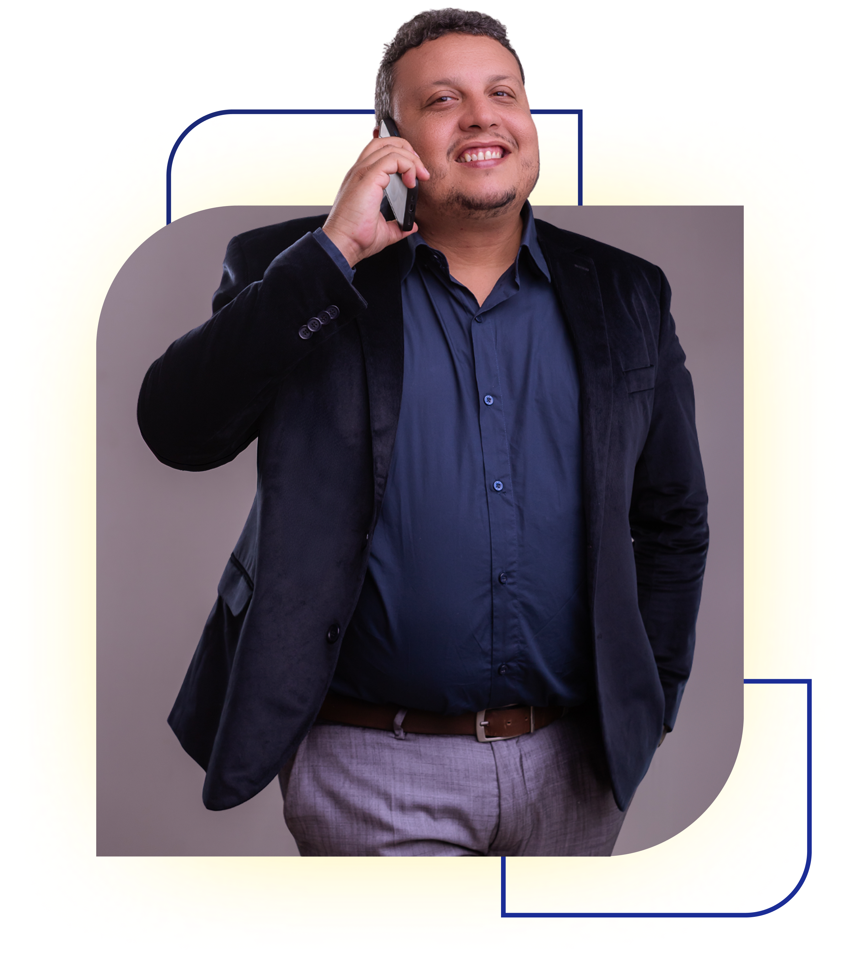 Thiago Braga ao telefone
